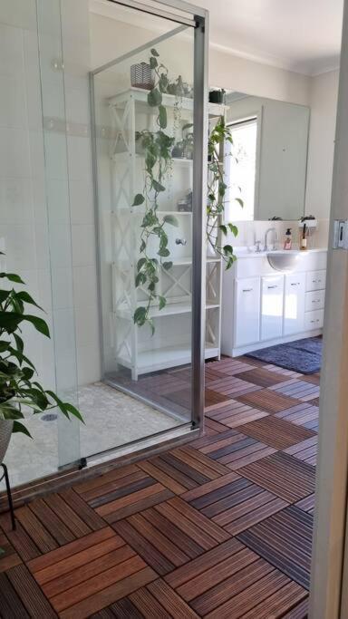 Guest Suite In Duffy Weston Creek Exterior photo